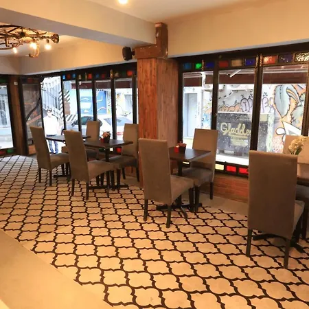 Gladden Bed & Breakfast 3*